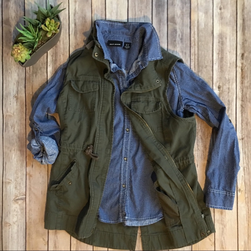 {DKNY Jeans} Button Down Starred Shirt⭐️